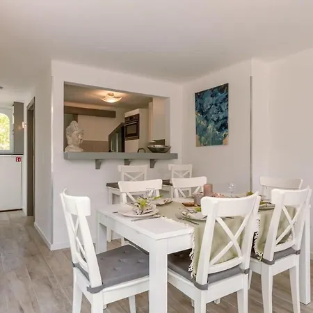Charming Beachside With Private Terrace